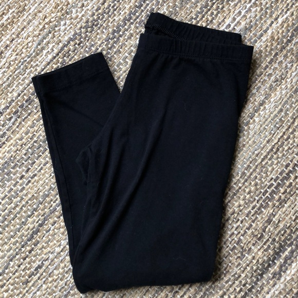 Old Navy women’s black Capri Leggings - Picture 1 of 2